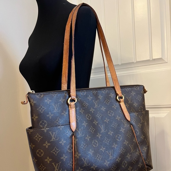 Authentic Louis Vuitton Totally MM Shoulder Bag - Picture 2 of 15